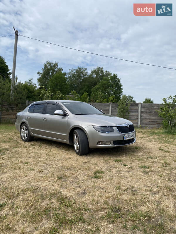 Ліфтбек Skoda Superb 2011 в Рівному