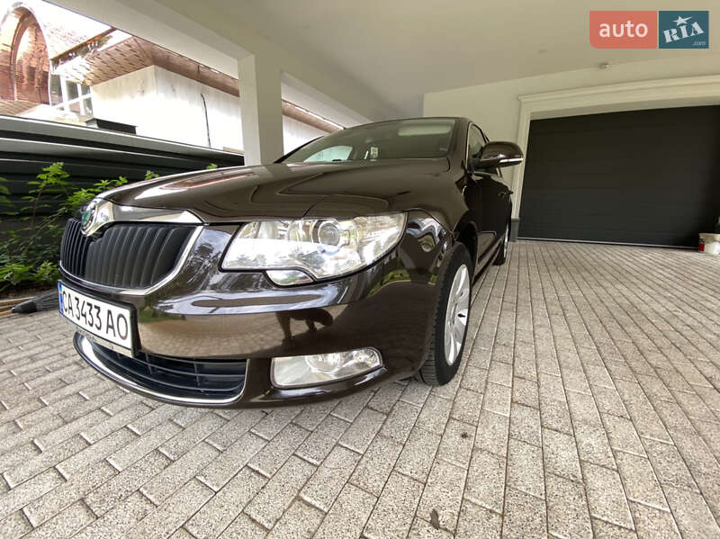 Ліфтбек Skoda Superb 2013 в 