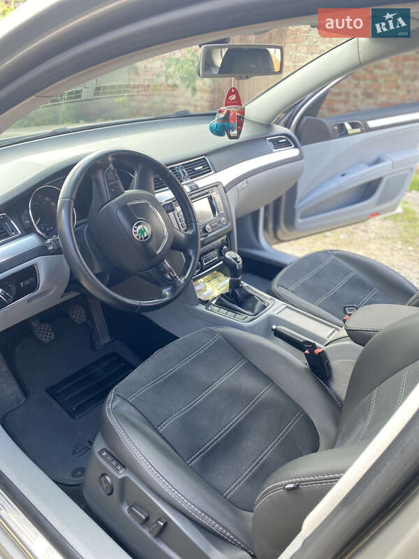 Ліфтбек Skoda Superb 2011 в Рівному