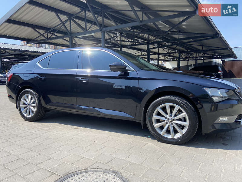 Лифтбек Skoda Superb 2016 в Житомире