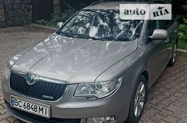 Универсал Skoda Superb 2012 в Новояворовске