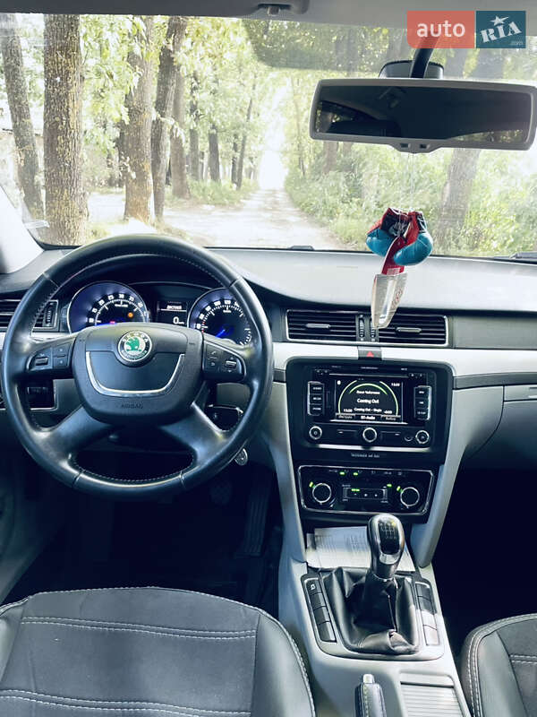 Ліфтбек Skoda Superb 2011 в Рівному