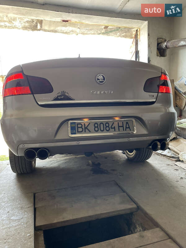Ліфтбек Skoda Superb 2011 в Рівному