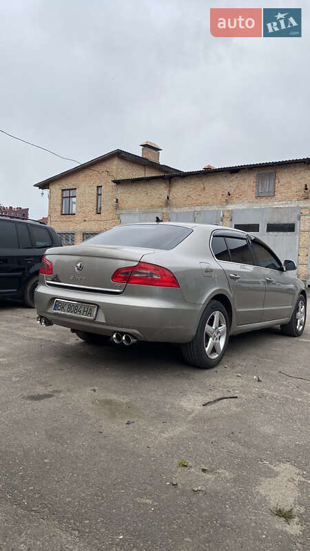 Ліфтбек Skoda Superb 2011 в Рівному