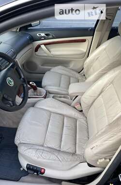 Ліфтбек Skoda Superb 2003 в Житомирі