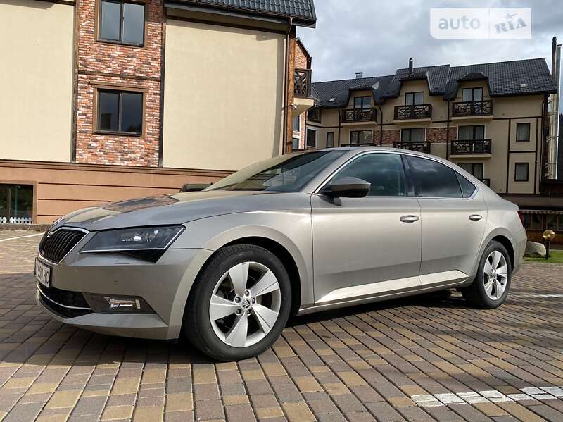 Лифтбек Skoda Superb 2017 в Надворной