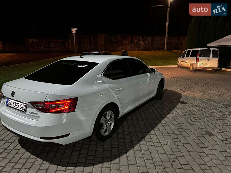 Седан Skoda Superb 2017 в Львові