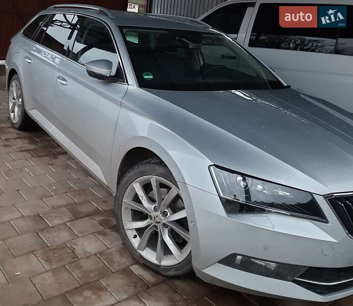 Универсал Skoda Superb 2019 в Ужгороде