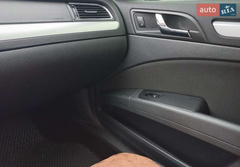 Лифтбек Skoda Superb 2013 в Ужгороде