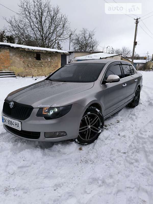 Ліфтбек Skoda Superb 2011 в Рівному