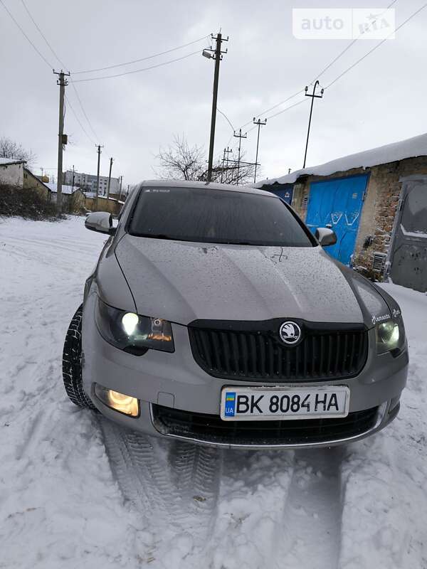 Ліфтбек Skoda Superb 2011 в Рівному