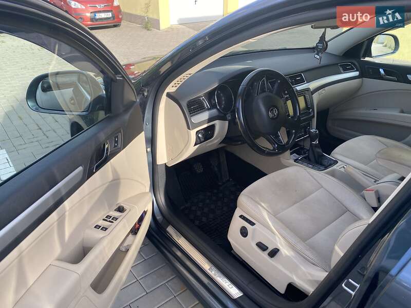 Универсал Skoda Superb 2014 в Ужгороде