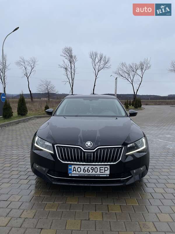 Лифтбек Skoda Superb 2016 в Иршаве
