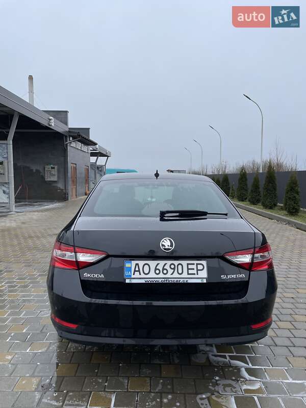 Лифтбек Skoda Superb 2016 в Иршаве