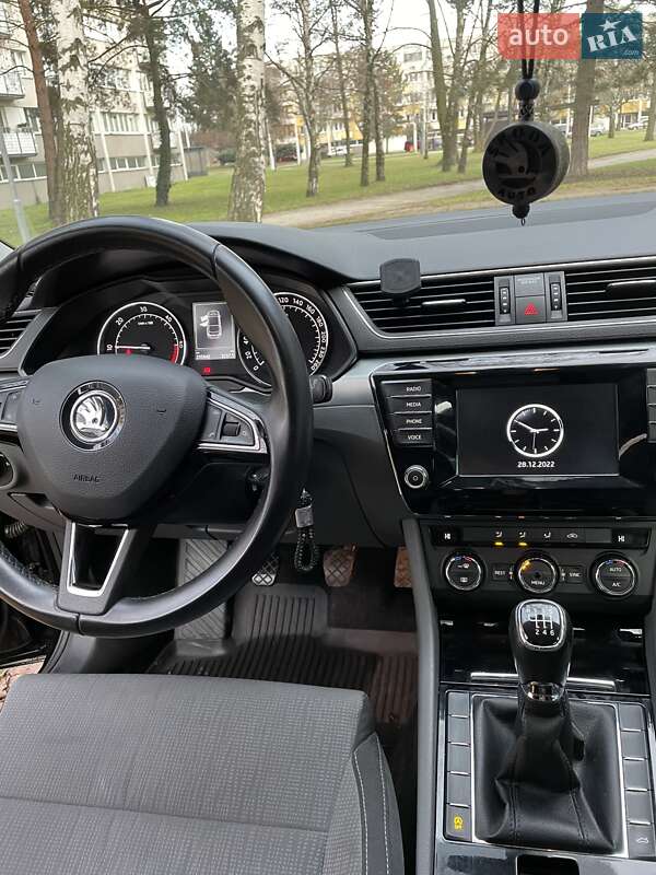 Лифтбек Skoda Superb 2016 в Иршаве