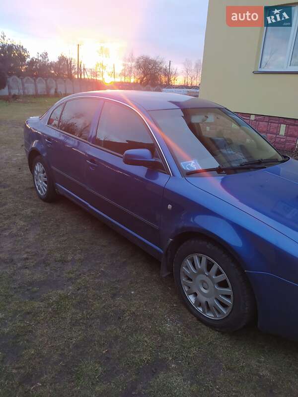 Лифтбек Skoda Superb 2003 в Мостиске