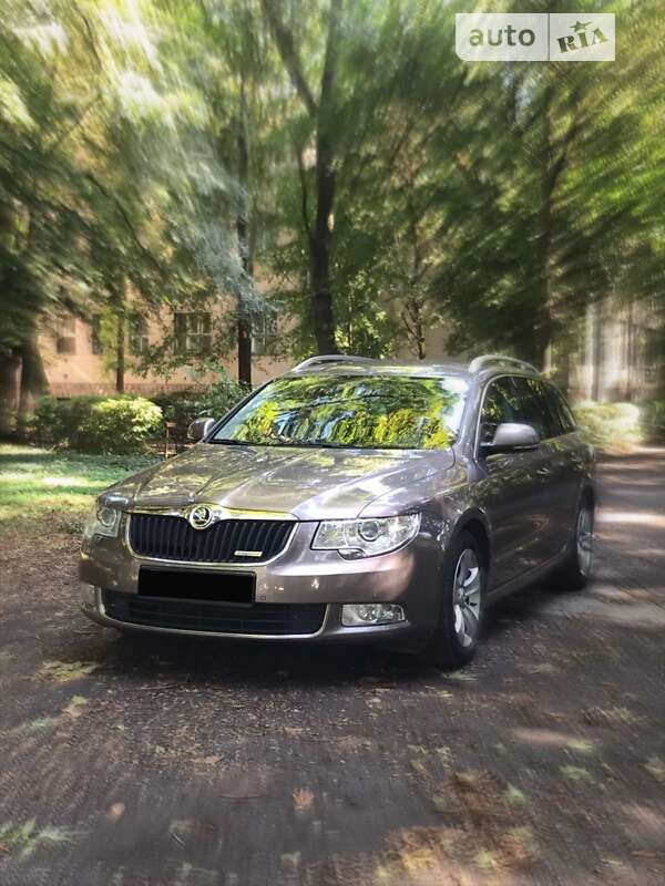Універсал Skoda Superb 2010 в Береговому