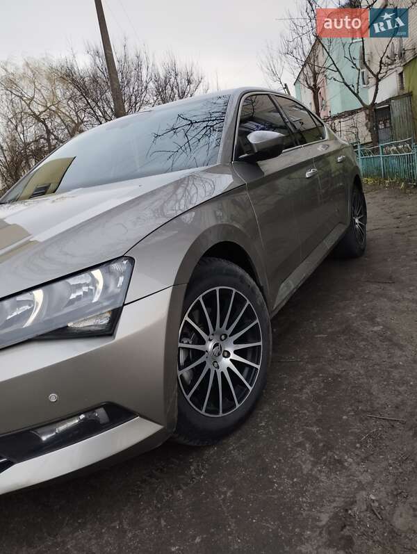 Лифтбек Skoda Superb 2016 в Изяславе