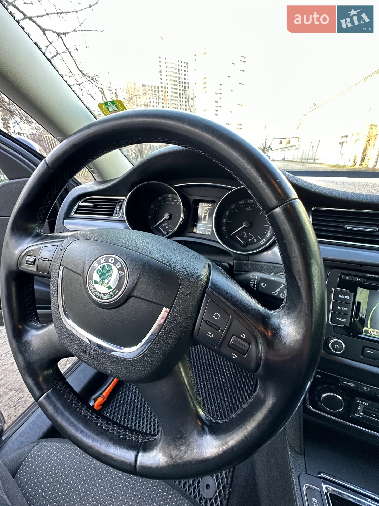 2010 Skoda Superb - мініатюра 28