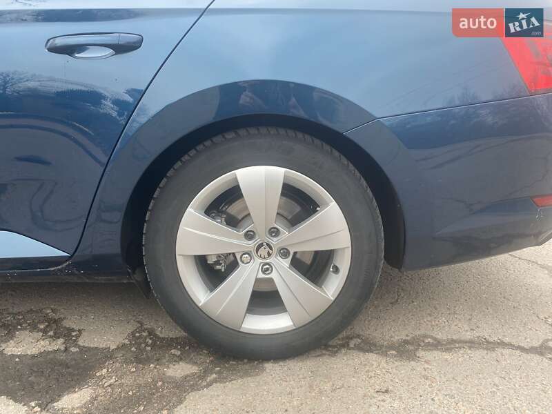 Универсал Skoda Superb 2017 в Кропивницком