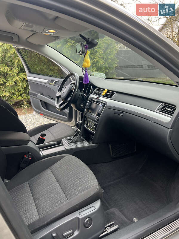 Лифтбек Skoda Superb 2013 в Иршаве