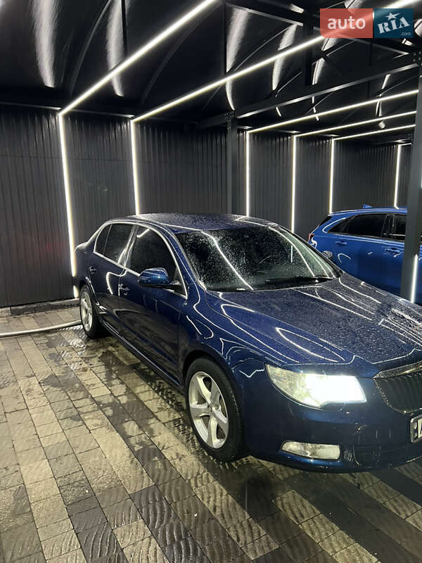 Лифтбек Skoda Superb 2012 в Ужгороде