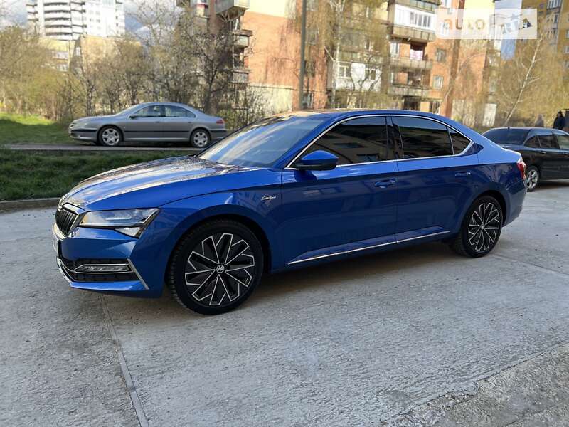 Лифтбек Skoda Superb 2020 в Ужгороде