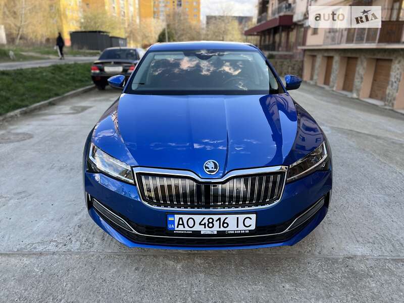 Лифтбек Skoda Superb 2020 в Ужгороде
