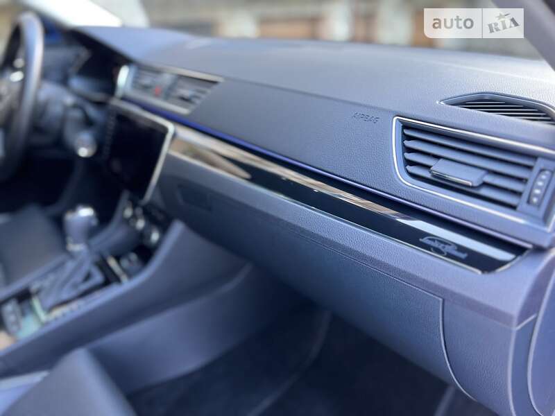 Лифтбек Skoda Superb 2020 в Ужгороде