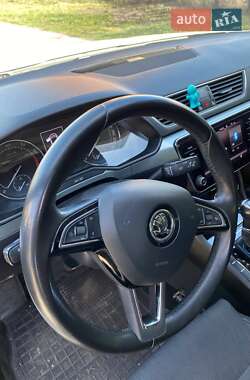 Лифтбек Skoda Superb 2017 в 
