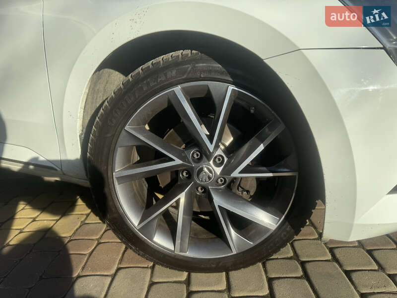 Універсал Skoda Superb 2017 в Ужгороді