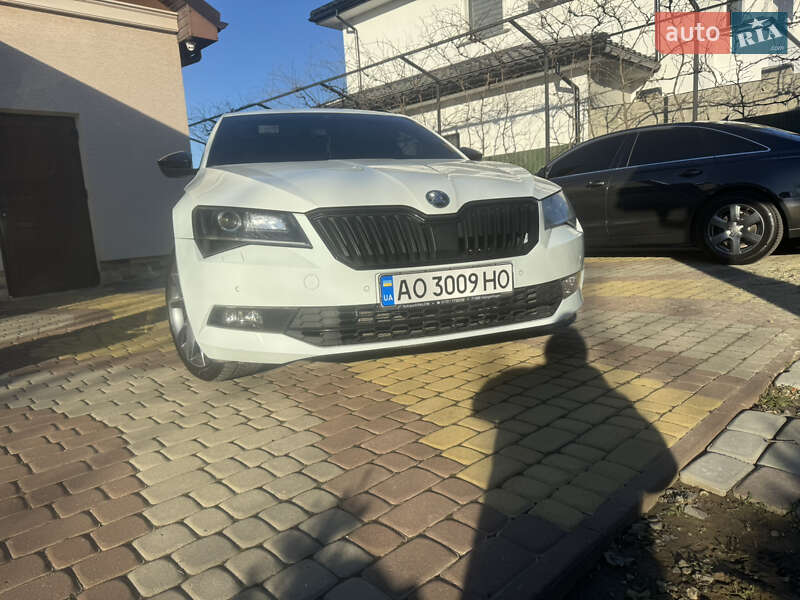 Універсал Skoda Superb 2017 в Ужгороді