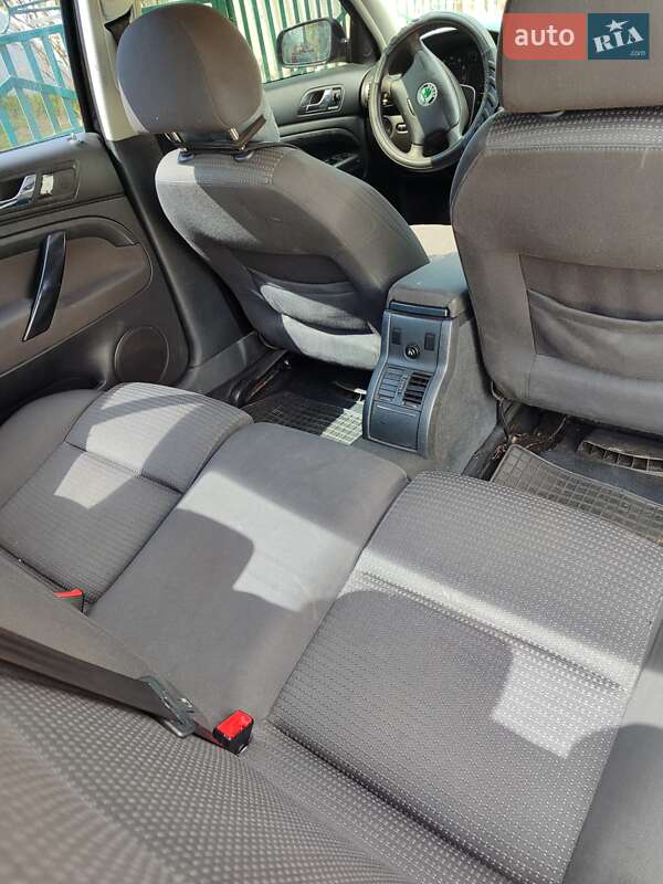 Лифтбек Skoda Superb 2005 в Староконстантинове