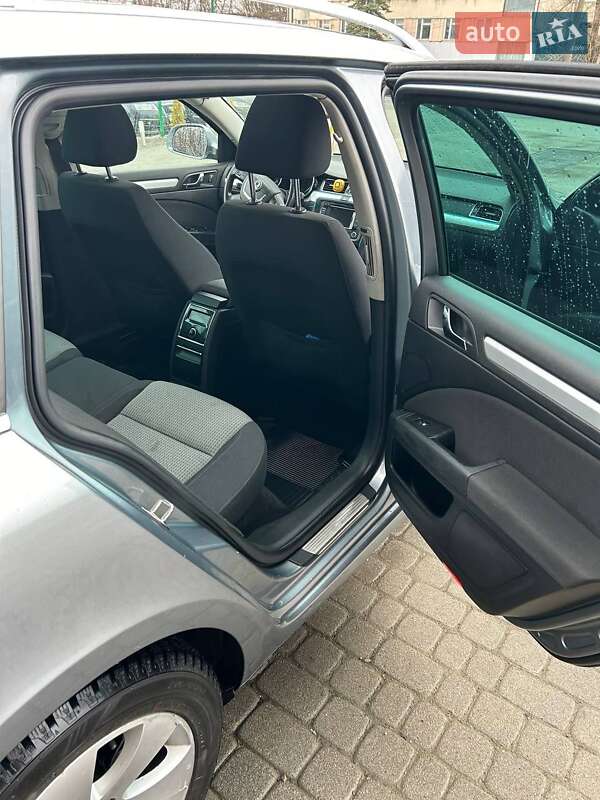 Универсал Skoda Superb 2010 в Надворной