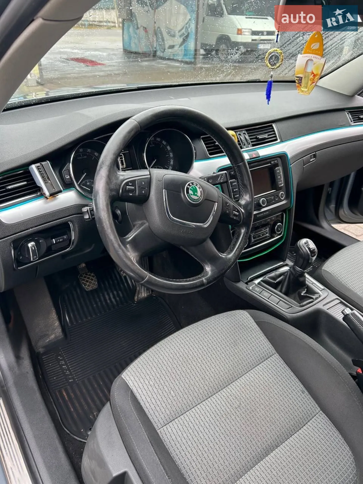 2010 Skoda Superb - мініатюра 2