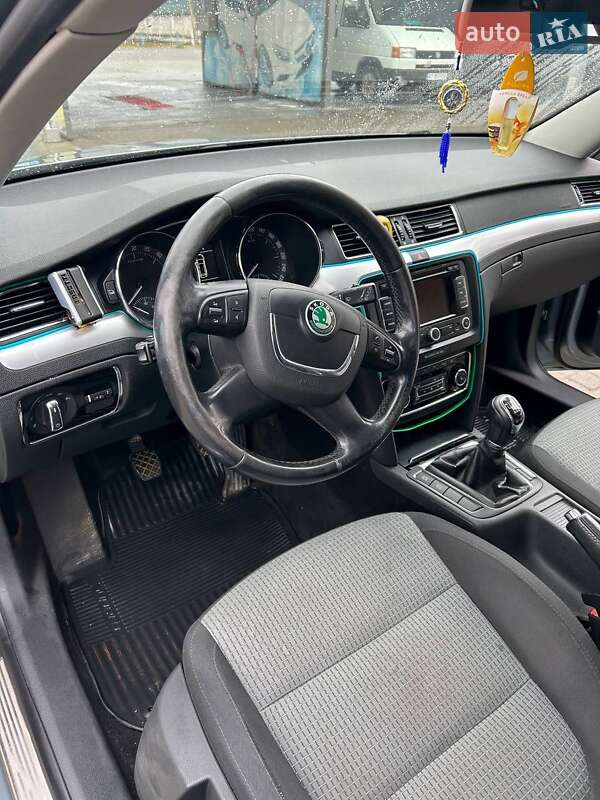 Универсал Skoda Superb 2010 в Надворной