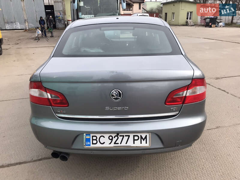 Лифтбек Skoda Superb 2012 в Львове