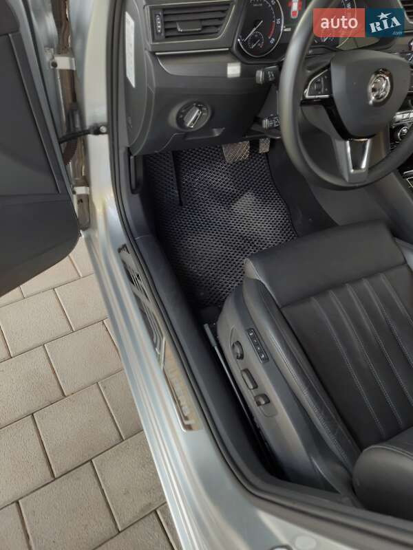 Универсал Skoda Superb 2019 в Ужгороде