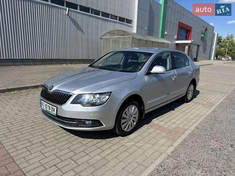 Лифтбек Skoda Superb 2013 в Ужгороде