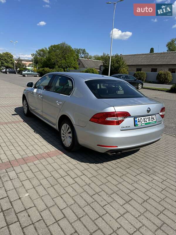 Лифтбек Skoda Superb 2013 в Ужгороде