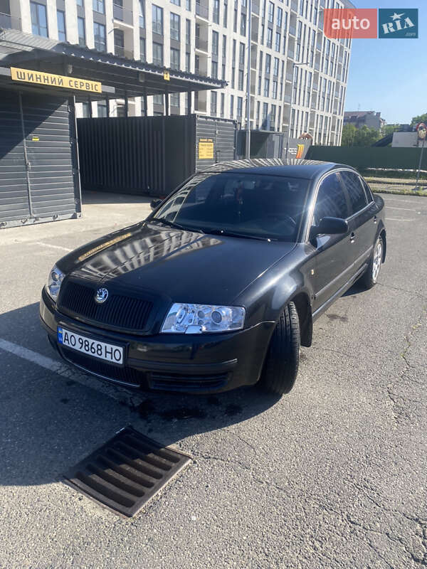 Лифтбек Skoda Superb 2005 в 