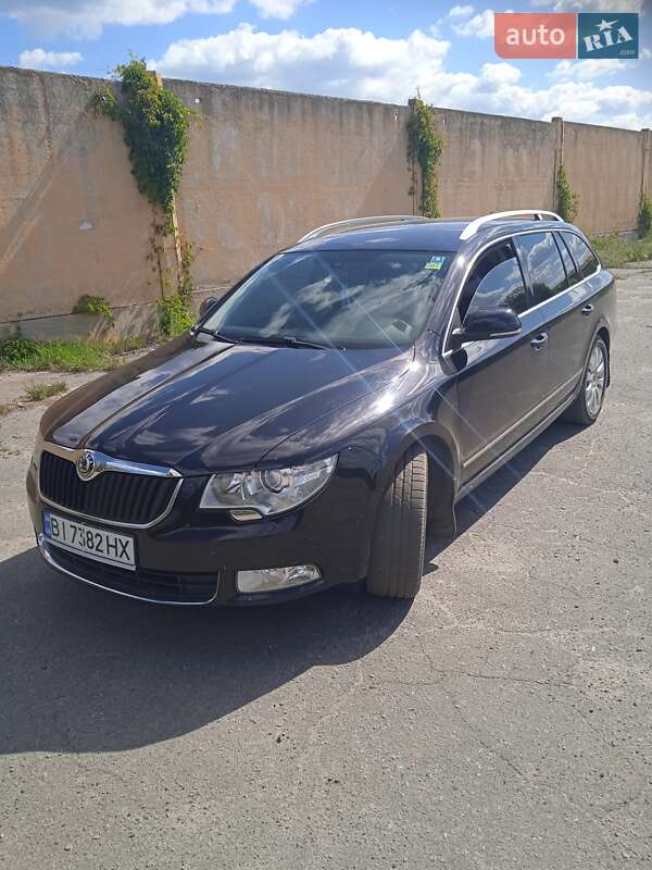 Універсал Skoda Superb 2010 в Гадячі