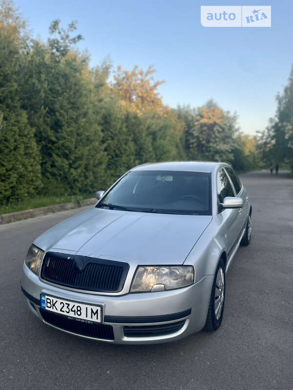 Лифтбек Skoda Superb 2004 в Ровно