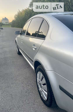 Ліфтбек Skoda Superb 2004 в Рівному