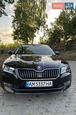 Лифтбек Skoda Superb 2016 в 