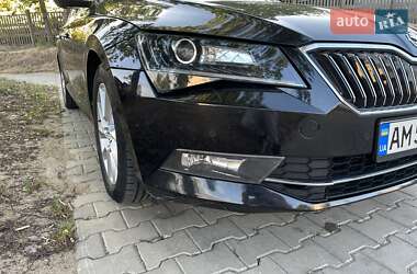 Лифтбек Skoda Superb 2016 в 