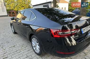 Лифтбек Skoda Superb 2016 в 