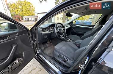 Лифтбек Skoda Superb 2016 в 