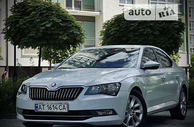 Ліфтбек Skoda Superb 2015 в Львові