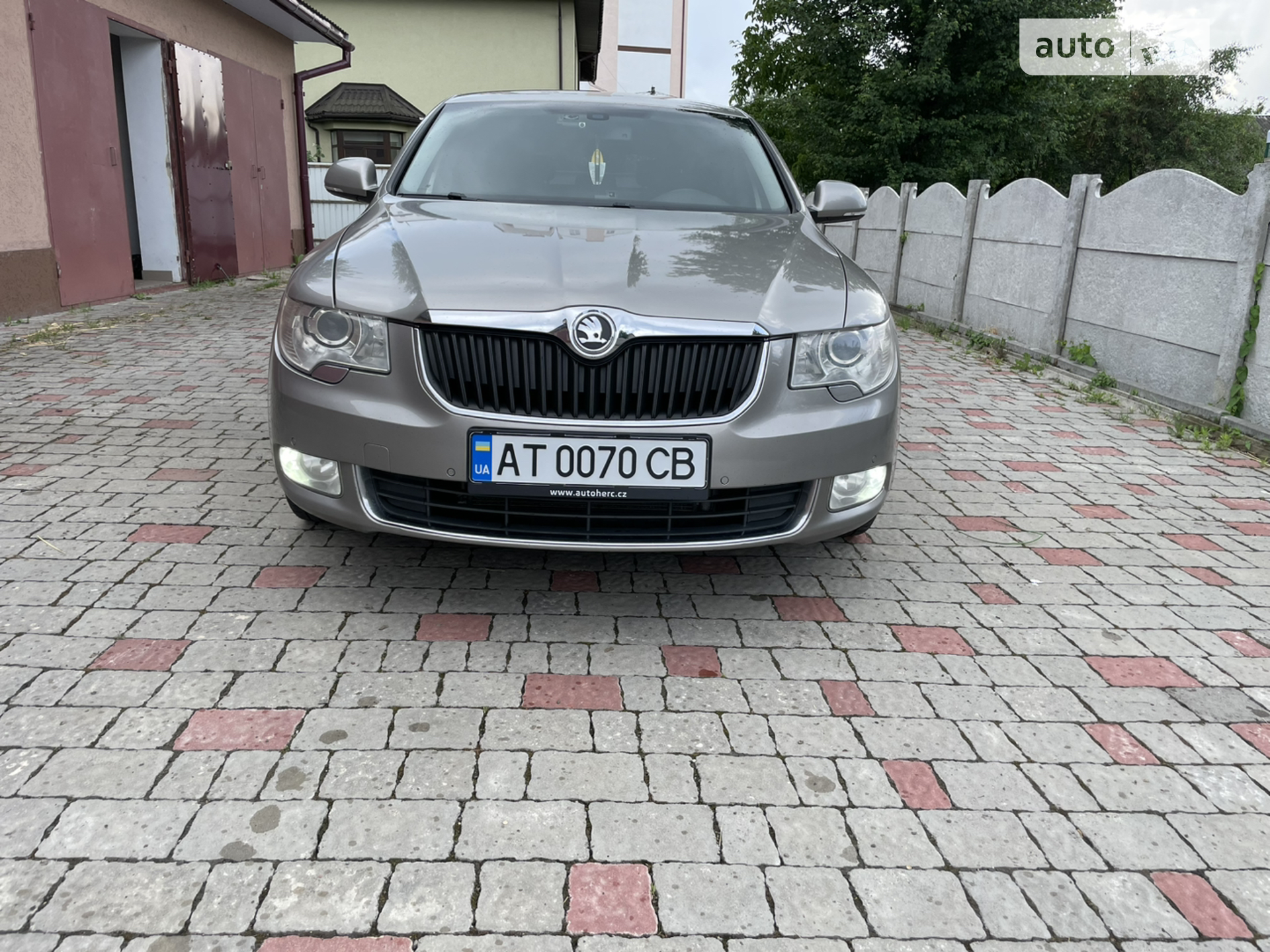 2010 Skoda Superb - мініатюра 2